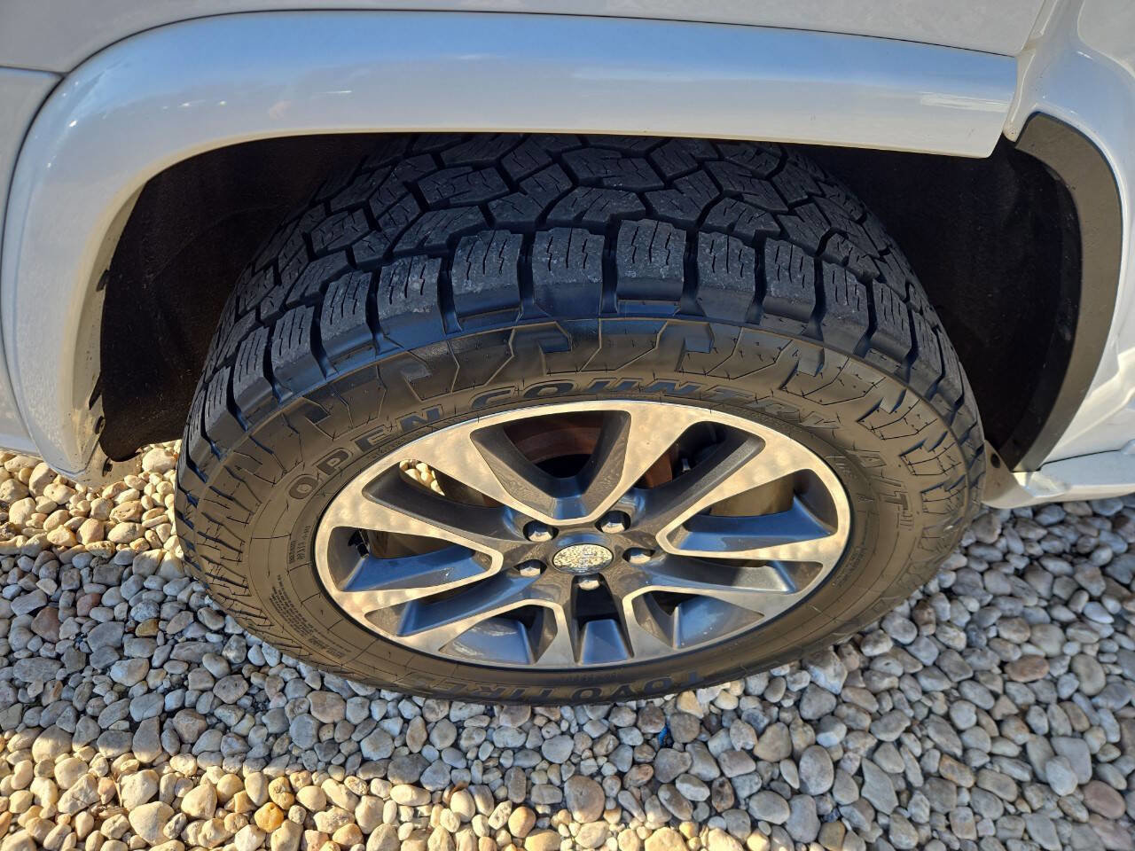 Used 2017 Jeep Grand Cherokee Overland AWD/4WD image 23
