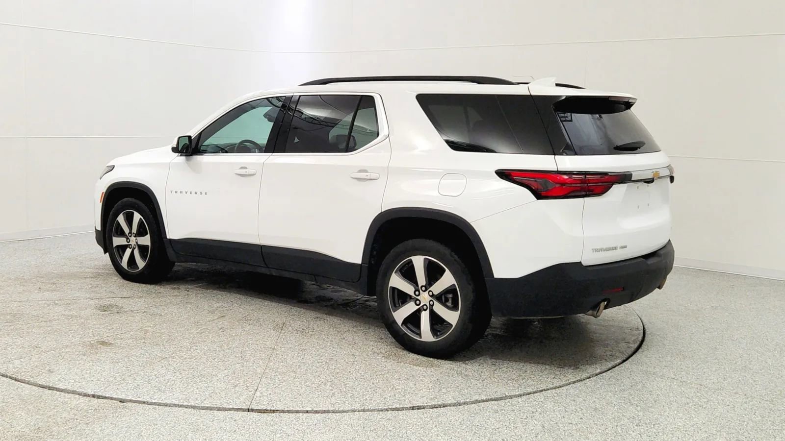 Used 2023 Chevrolet Traverse LT w/ LT Premium Package image 5