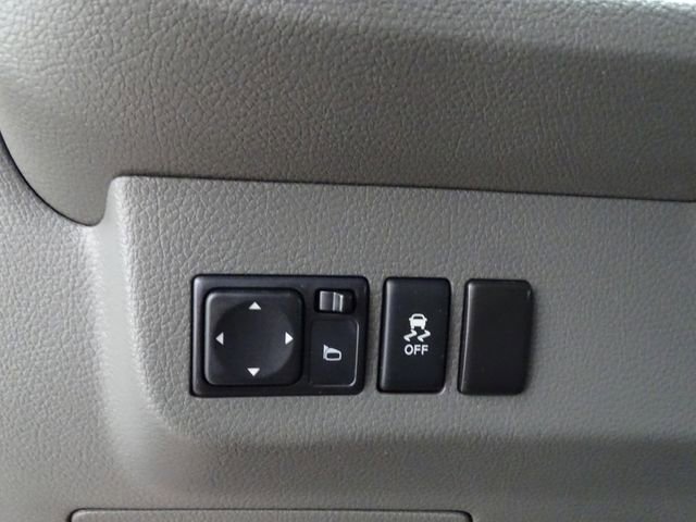 Used 2019 Nissan NV 2500 SV image 18