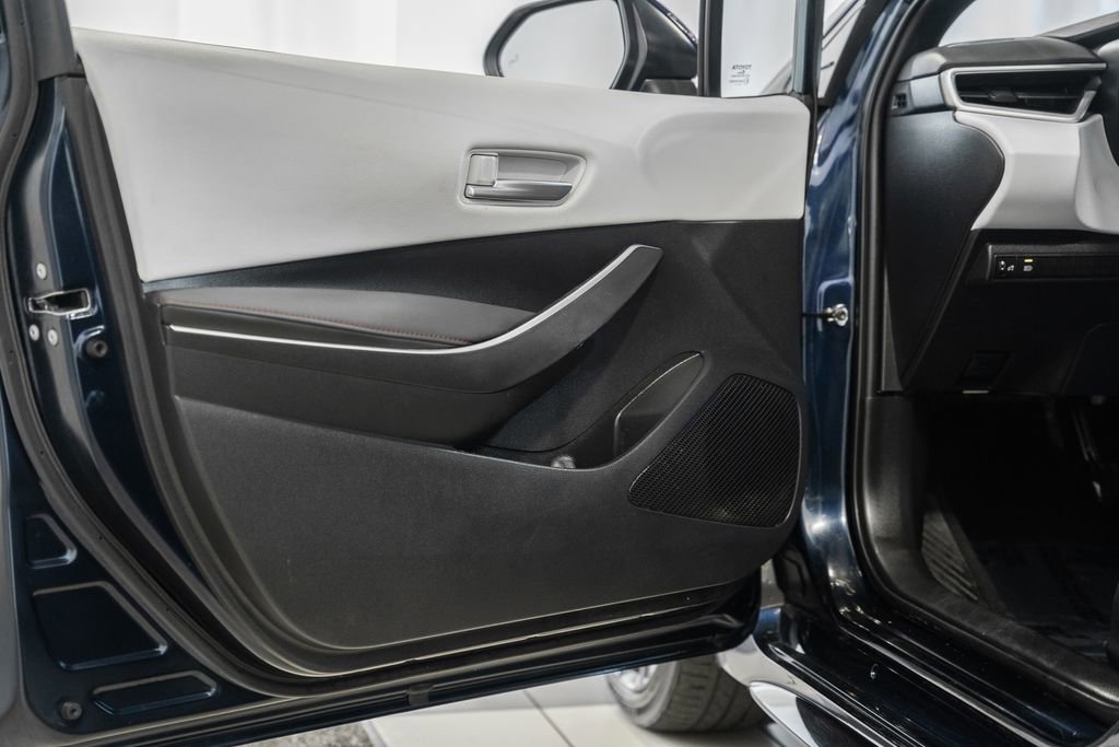 Used 2024 Toyota Corolla SE w/ SE Convenience Package image 31