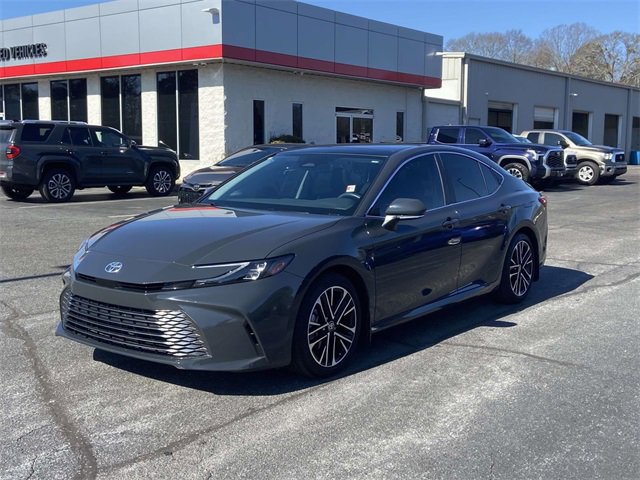 Used 2025 Toyota Camry XLE image 7