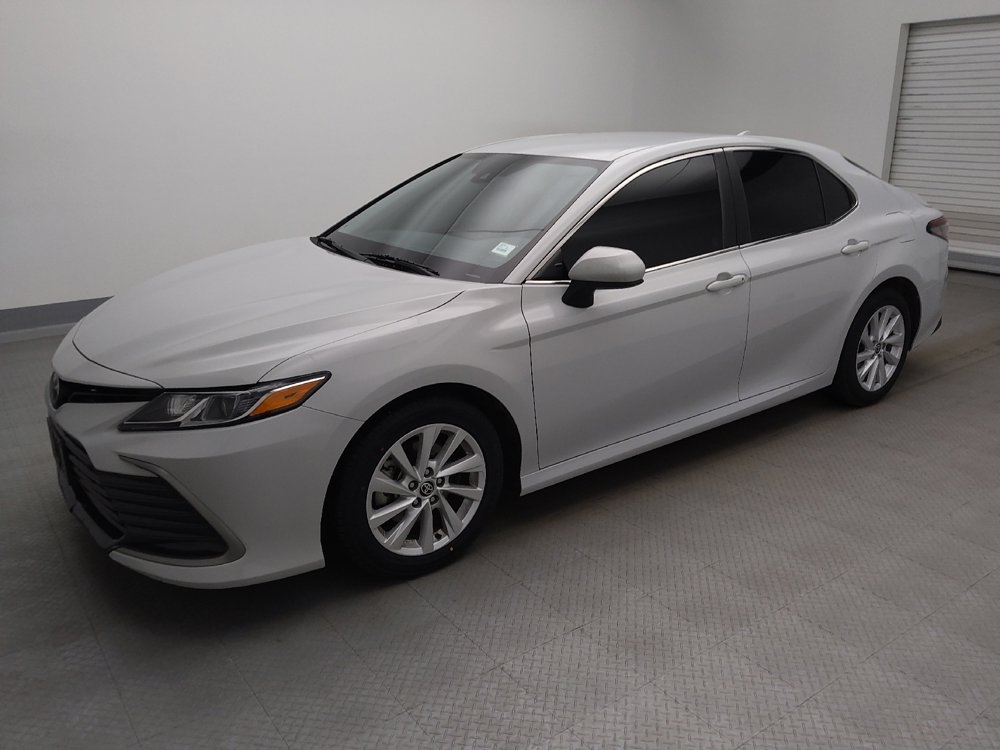 Used 2022 Toyota Camry LE image 2