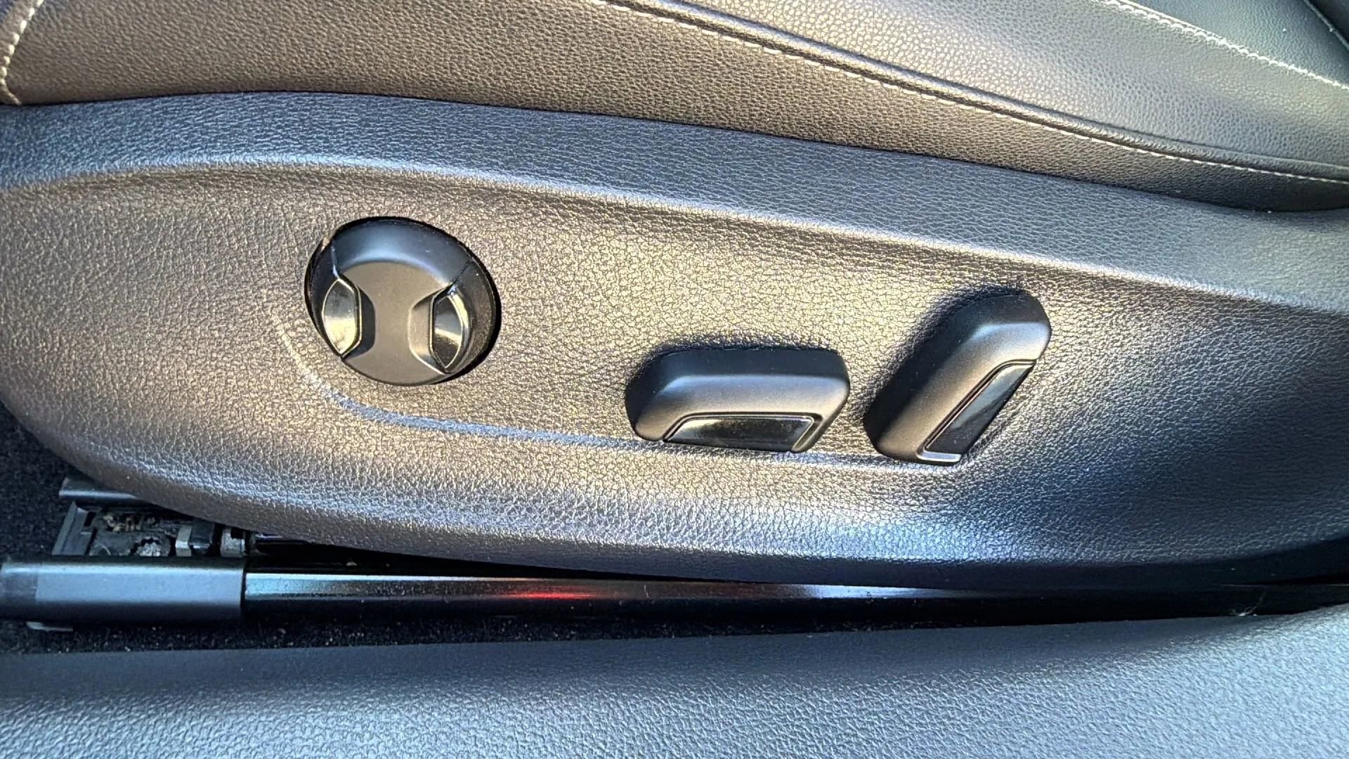 Used 2022 Volkswagen Passat 2.0T SE image 44