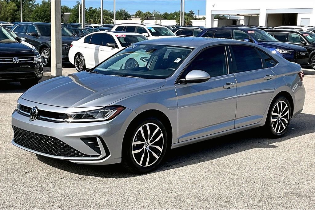 Used 2025 Volkswagen Jetta SE FWD image 9