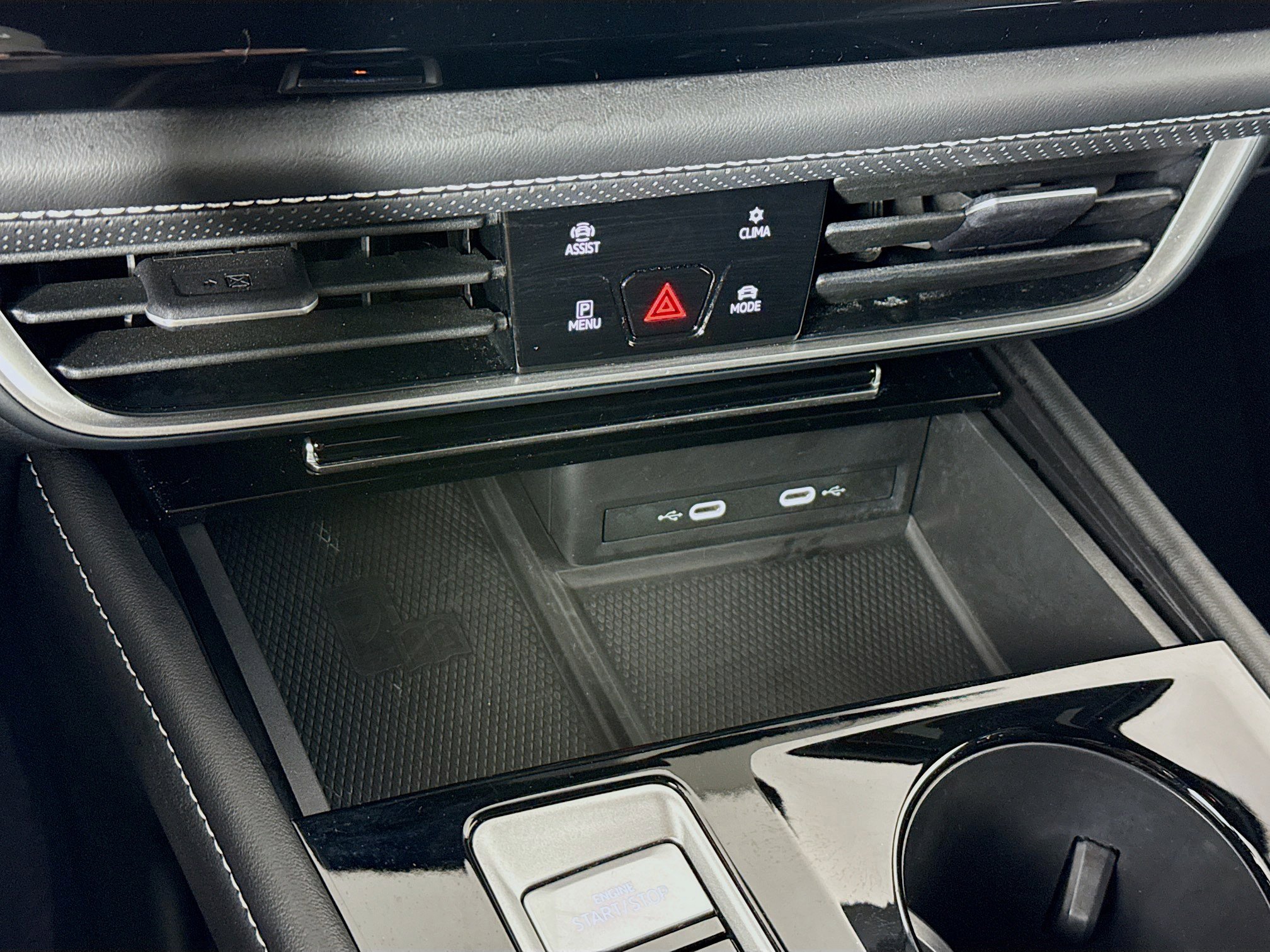 Used 2024 Volkswagen Atlas Cross Sport SE image 17