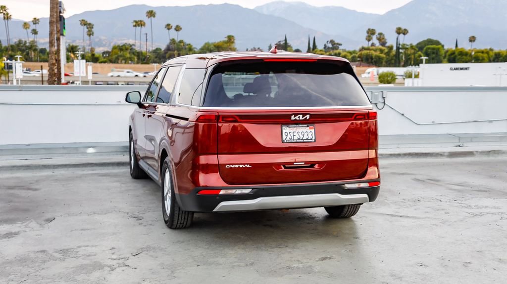 Used 2024 Kia Carnival LX image 7