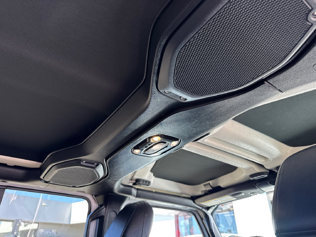 Used 2022 Jeep Wrangler Unlimited Sahara AWD/4WD image 19