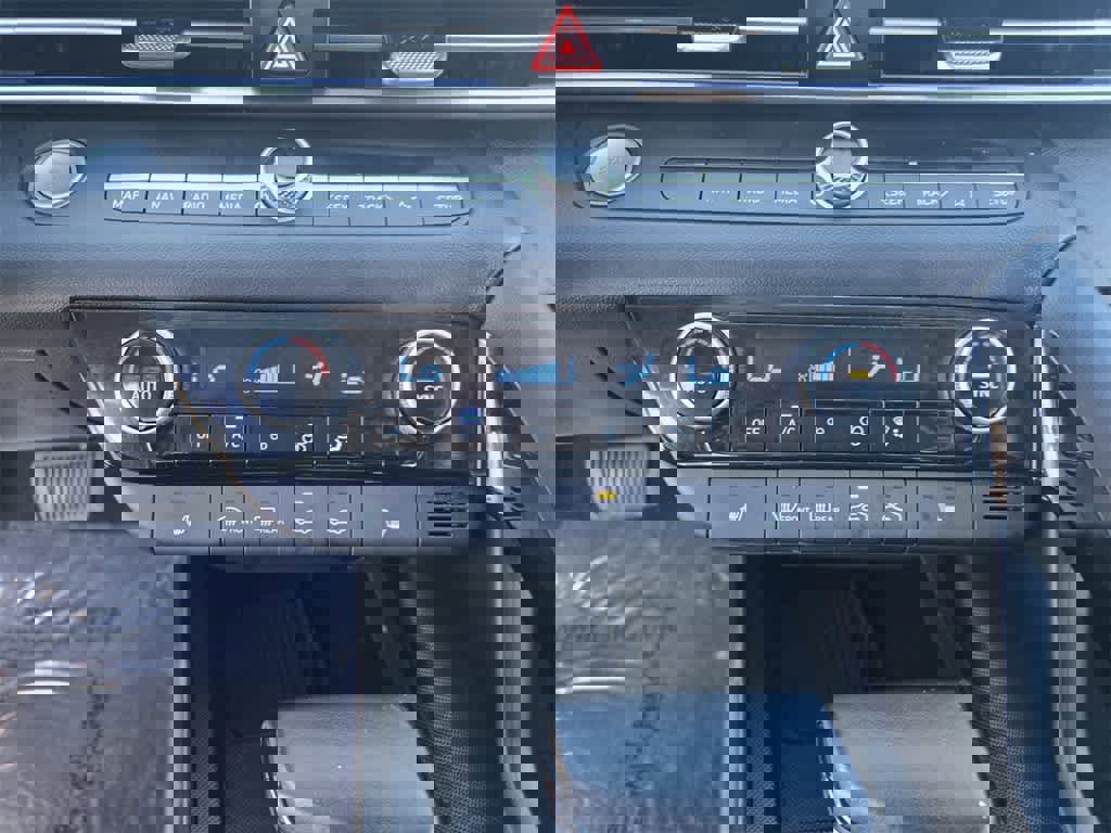 Used 2024 Hyundai Elantra Limited image 15