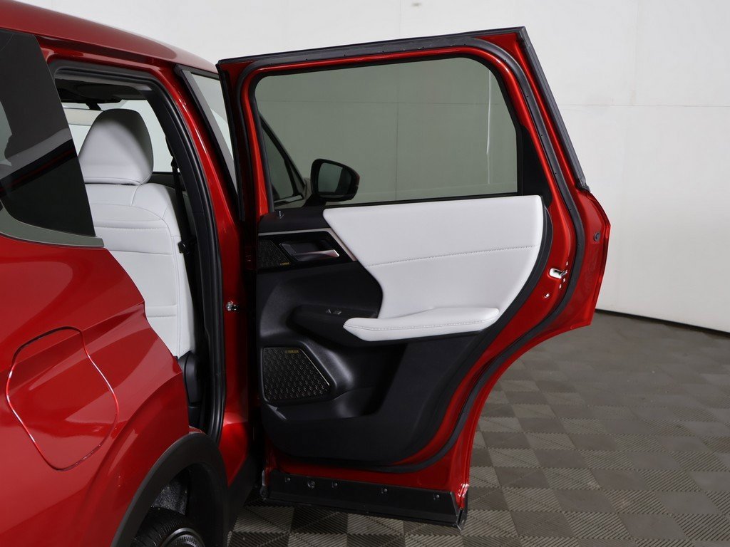 New 2025 Mitsubishi Outlander SE image 26