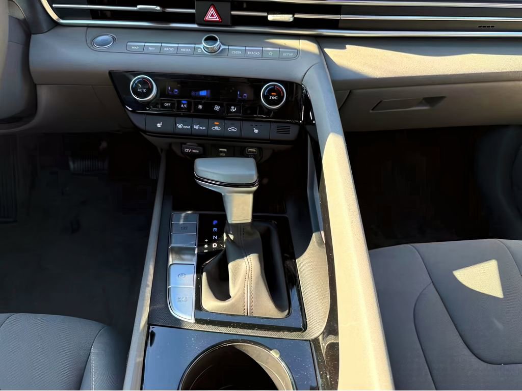 Used 2023 Hyundai Elantra SEL w/ Convenience Package image 14