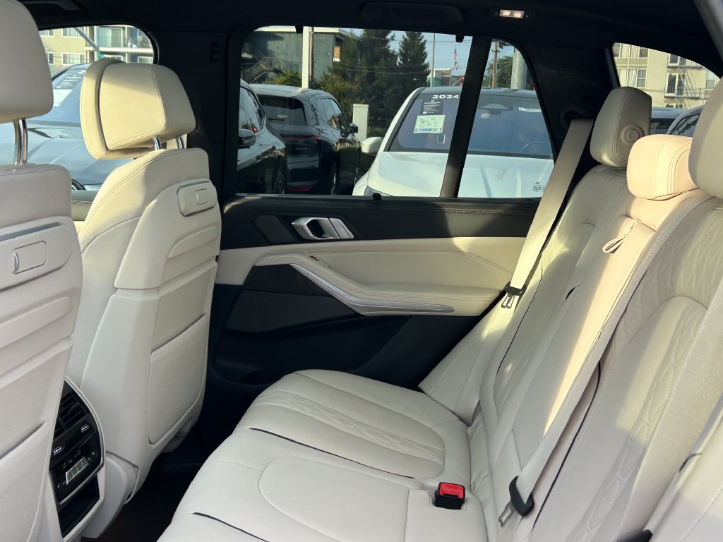 Used 2024 BMW X5 xDrive50e w/ Executive Package AWD/4WD image 30