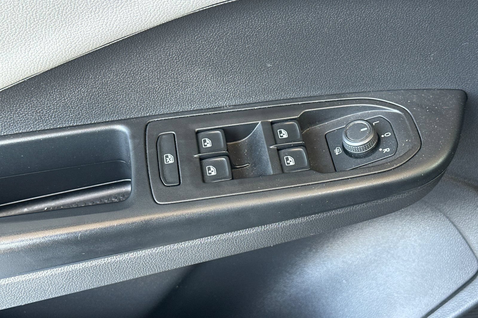 Used 2022 Volkswagen Taos SE FWD image 12