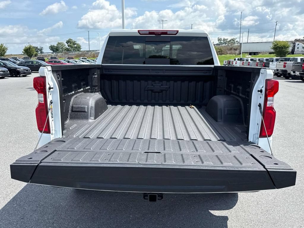 New 2026 Chevrolet Silverado 1500 ZR2 w/ Dark Appearance Package AWD/4WD image 11
