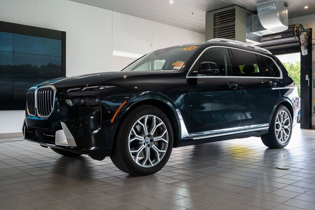 Used 2024 BMW X7 xDrive40i image 3