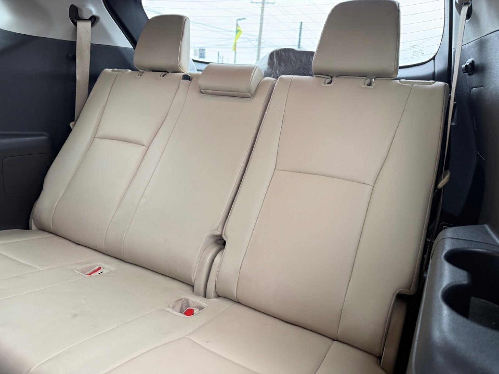 Used 2020 Toyota Highlander XLE image 21