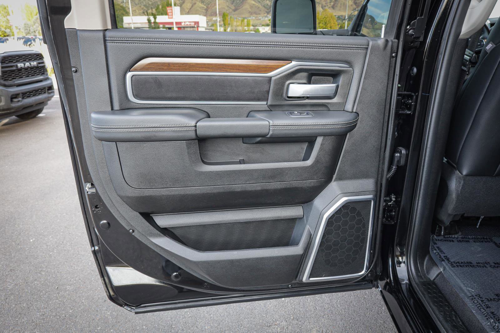 Used 2024 RAM 2500 Laramie image 31