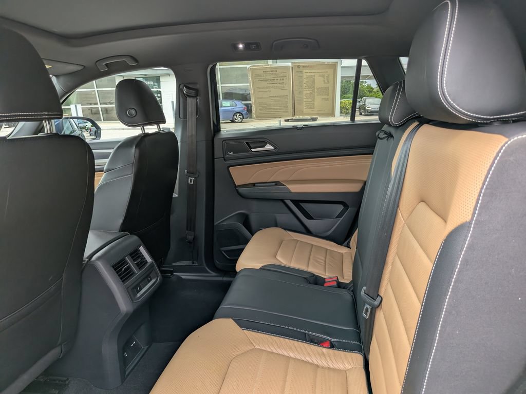 Certified 2023 Volkswagen Atlas Cross Sport SEL Premium R-Line AWD/4WD image 18