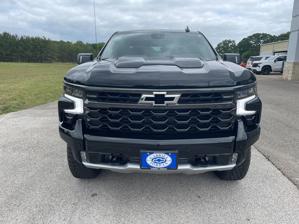 Used 2025 Chevrolet Silverado 1500 ZR2 w/ Technology Package image 8