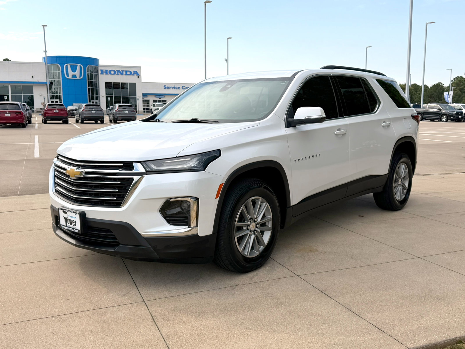 Used 2023 Chevrolet Traverse LT FWD image 3