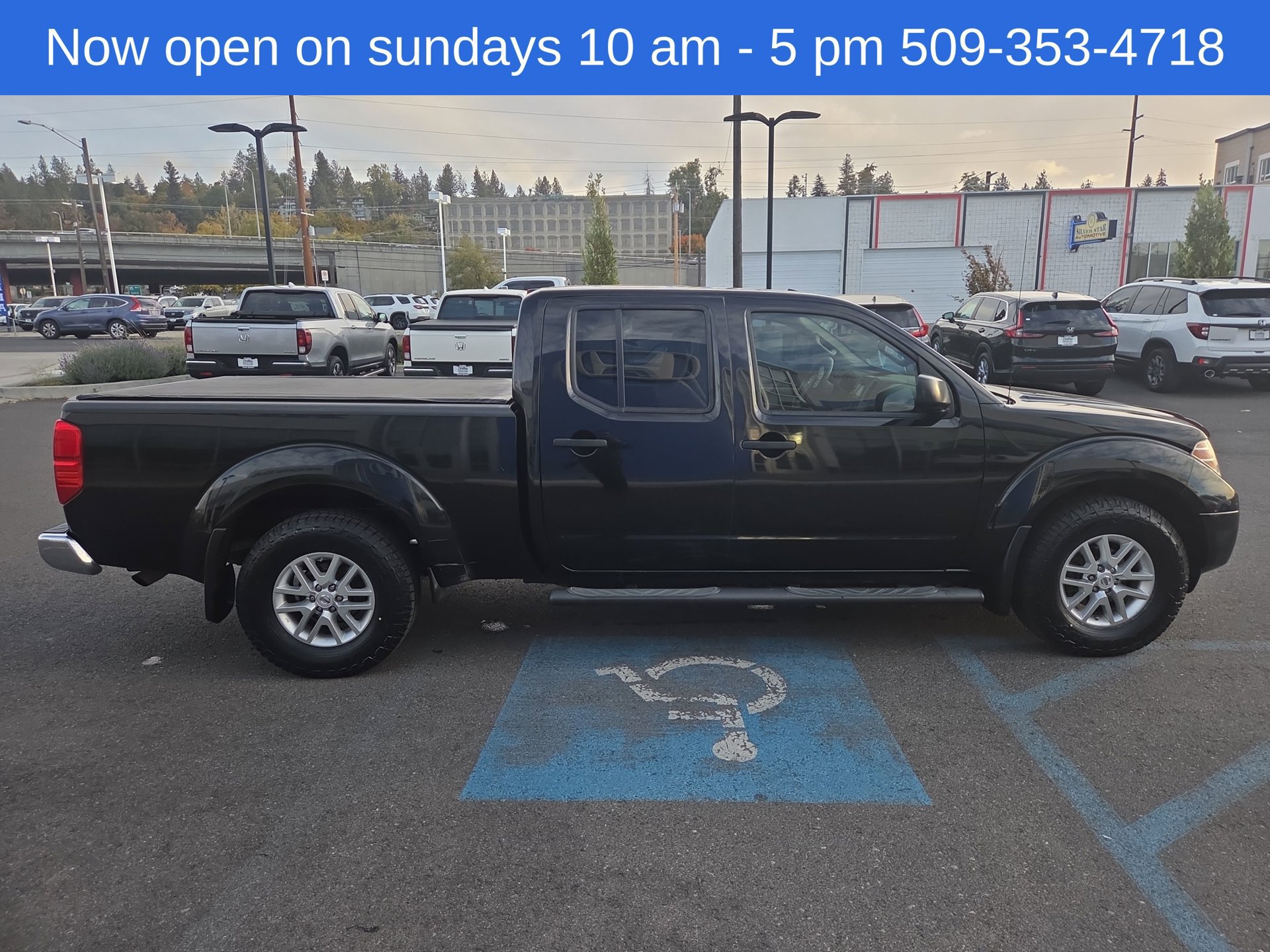 Used 2016 Nissan Frontier SV w/ SV Value Truck Package AWD/4WD image 6