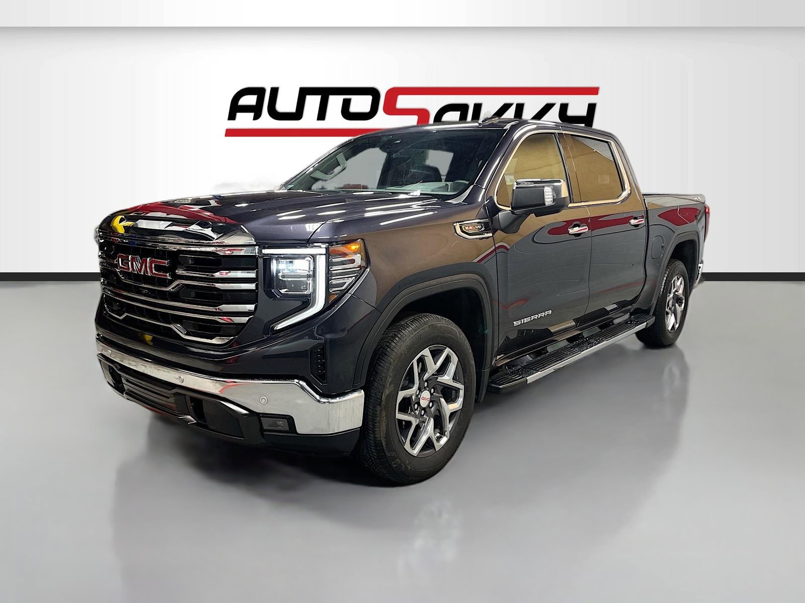 Used 2024 GMC Sierra 1500 SLT w/ SLT Premium Plus Package image 3