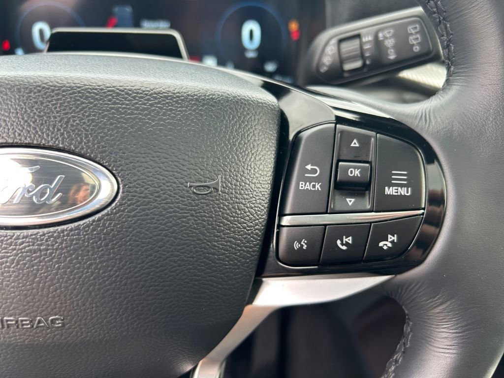 Used 2025 Ford Explorer Platinum w/ LUX Leather Package AWD/4WD image 18