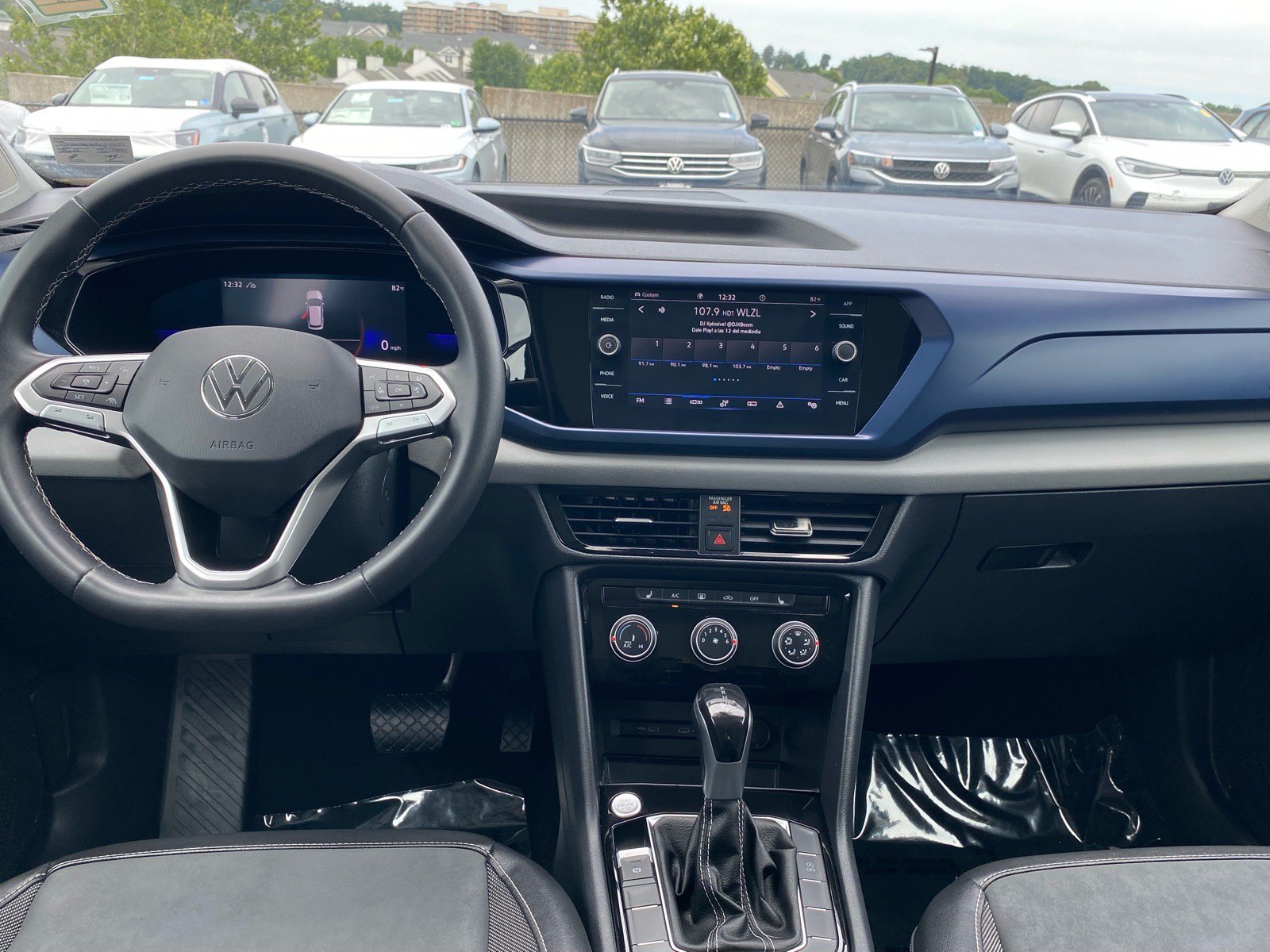 Certified 2023 Volkswagen Taos SE AWD/4WD image 9