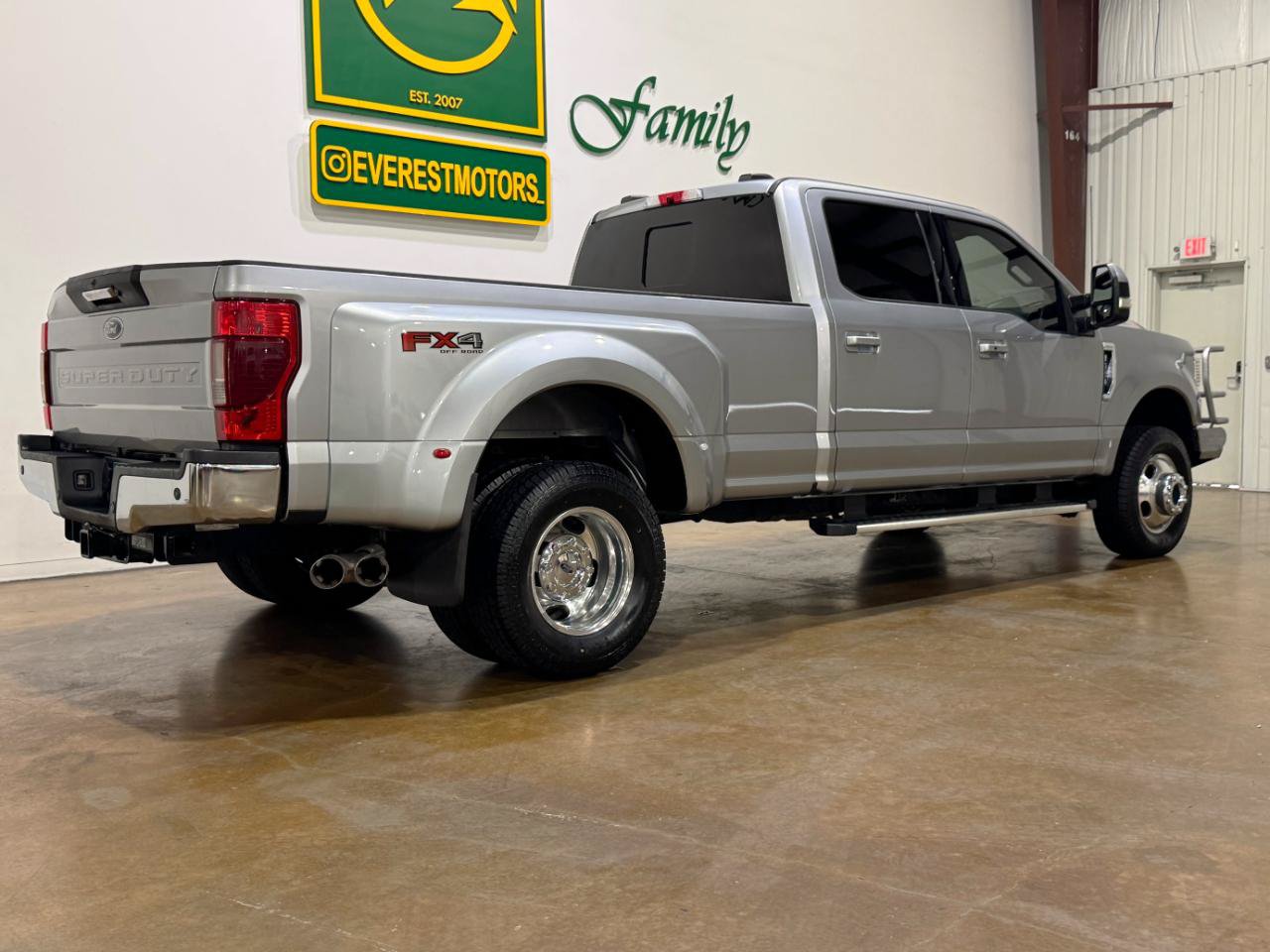 Used 2022 Ford F350 Lariat w/ Lariat Ultimate Package AWD/4WD image 8