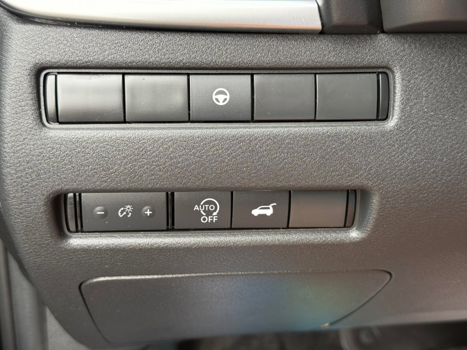 Used 2024 Nissan Rogue SV image 34