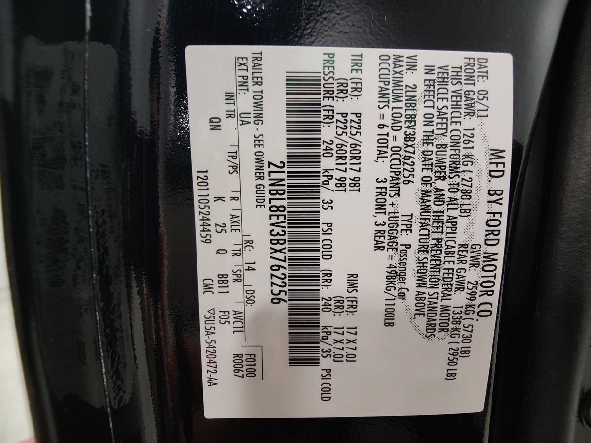 Used 2011 Lincoln Town Car Executive L RWD image 30