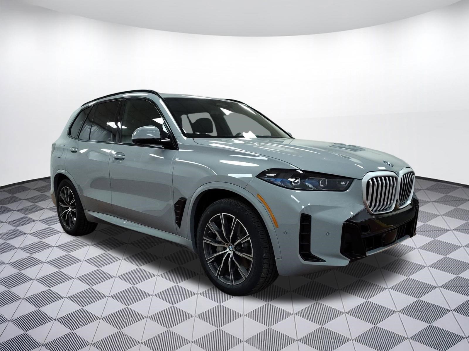 New 2026 BMW X5 xDrive50e image 6