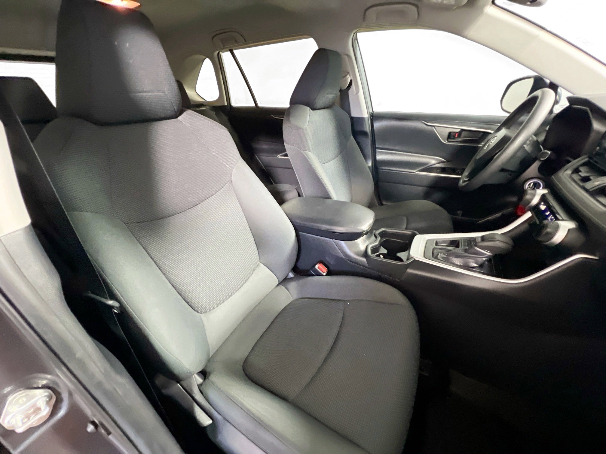 Used 2019 Toyota RAV4 LE image 30