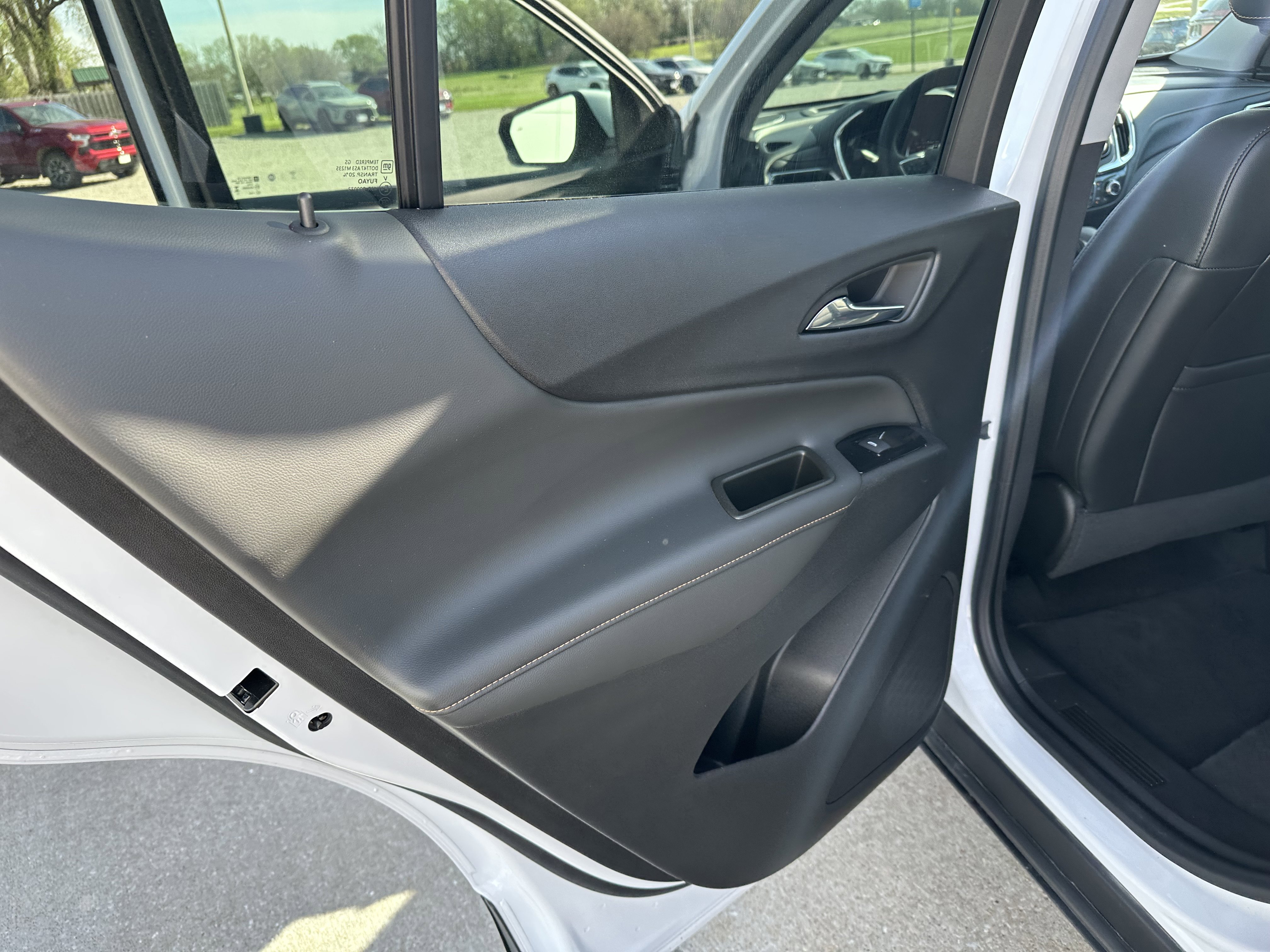 Used 2024 Chevrolet Equinox Premier AWD/4WD image 18