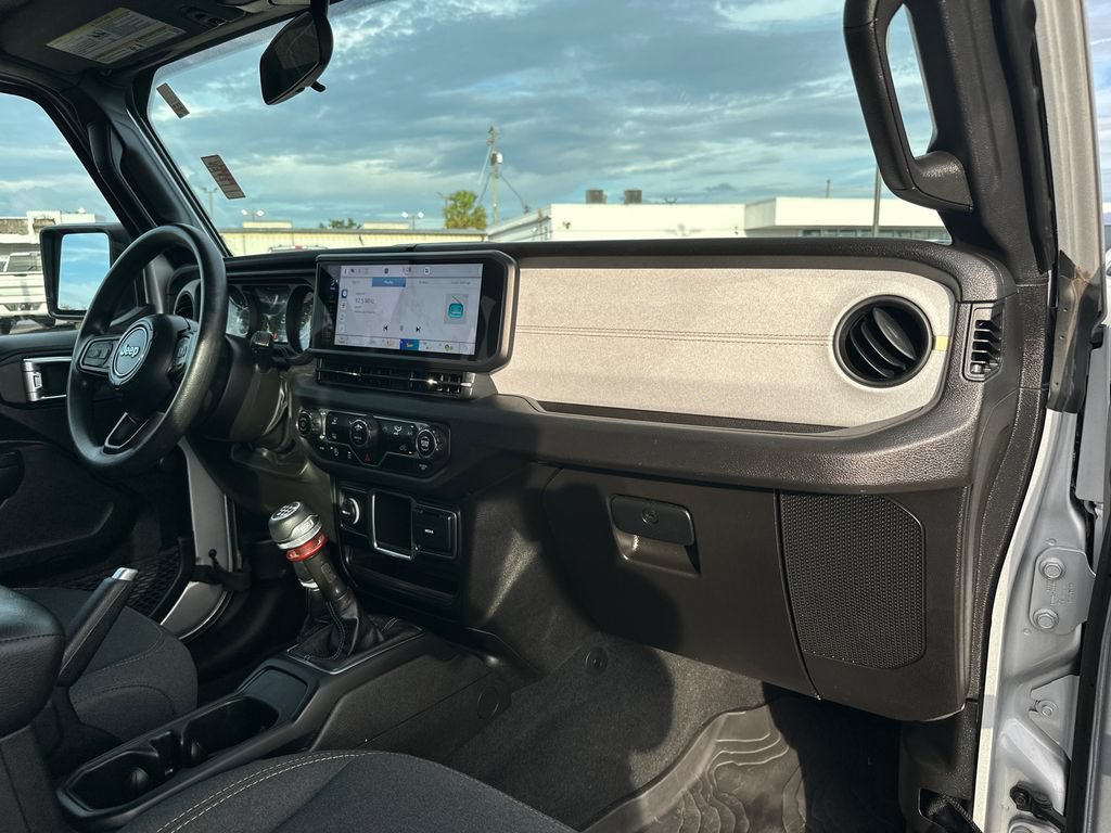 Used 2024 Jeep Gladiator Sport AWD/4WD image 21