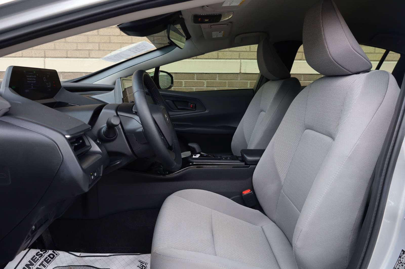 Used 2024 Toyota Prius LE FWD image 17