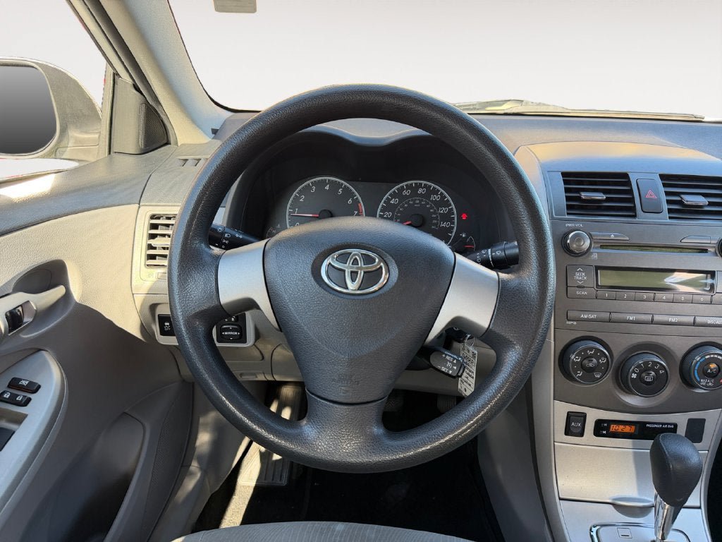 Used 2011 Toyota Corolla LE FWD image 13