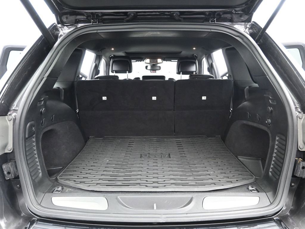 Used 2018 Jeep Grand Cherokee Limited AWD/4WD image 11