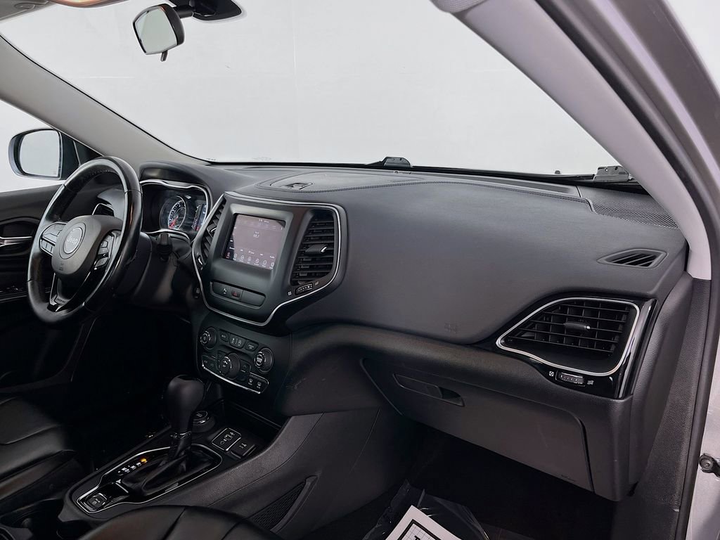 Used 2020 Jeep Cherokee Latitude Plus w/ Cold Weather Group AWD/4WD image 32