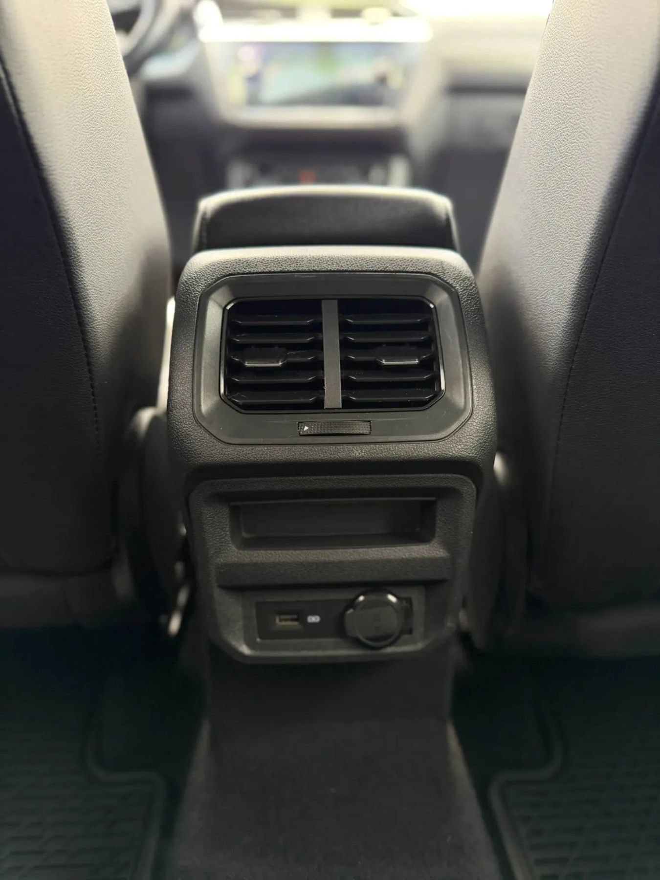 Used 2020 Volkswagen Tiguan SE R-Line w/ 3rd Row Seat Package AWD/4WD image 14