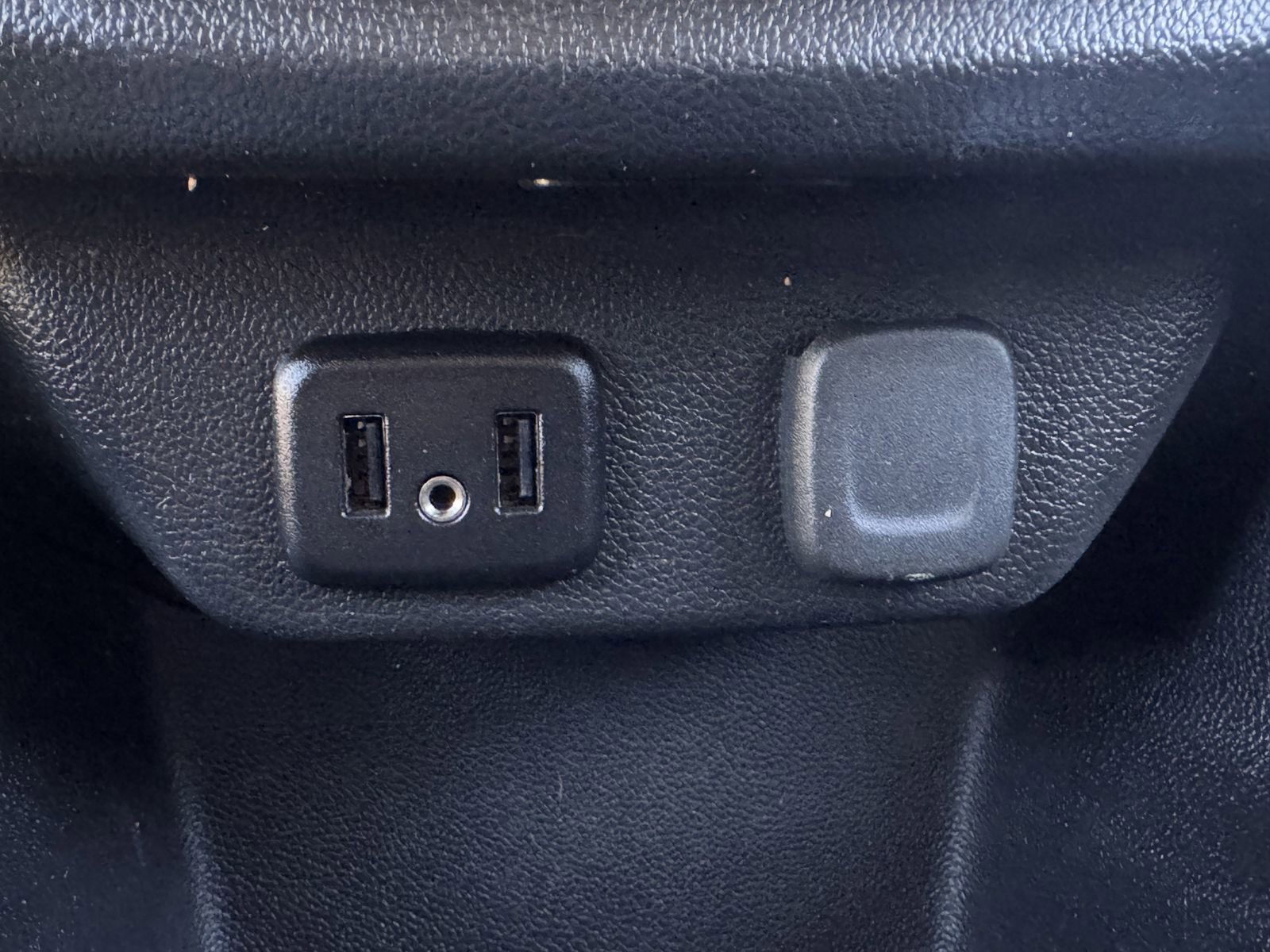 Used 2019 Chevrolet Traverse LT image 24