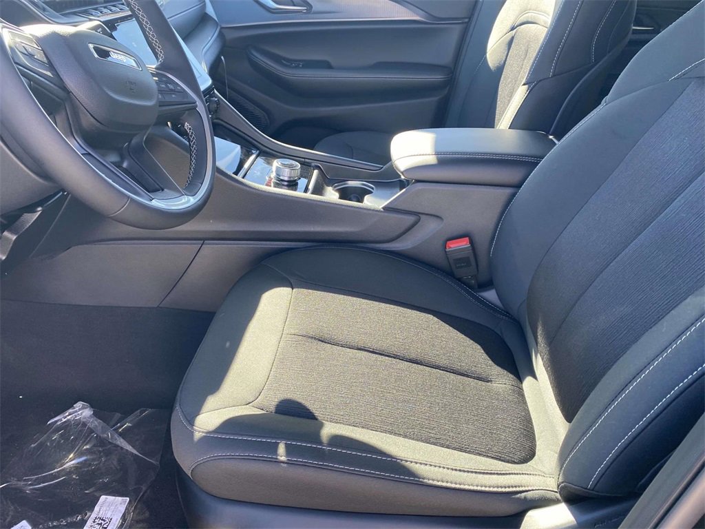 New 2025 Jeep Grand Cherokee L Laredo w/ Luxury Tech Group I image 13