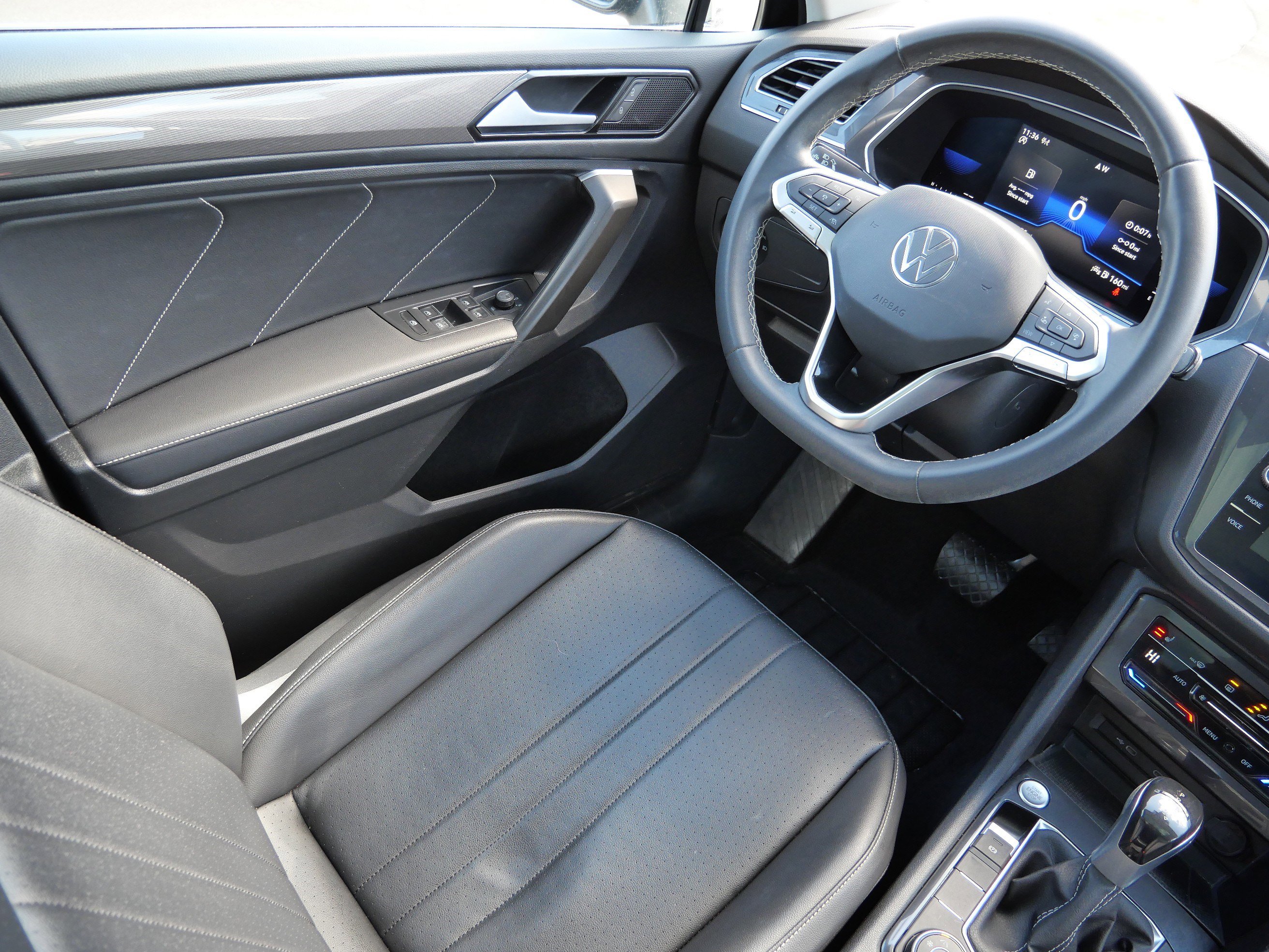 Certified 2022 Volkswagen Tiguan SE image 9