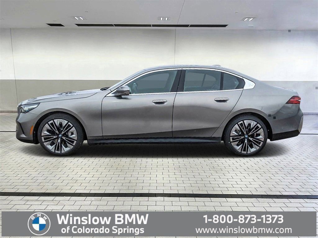 Used 2024 BMW 530i xDrive 530i xDrive w/ Premium Package image 8