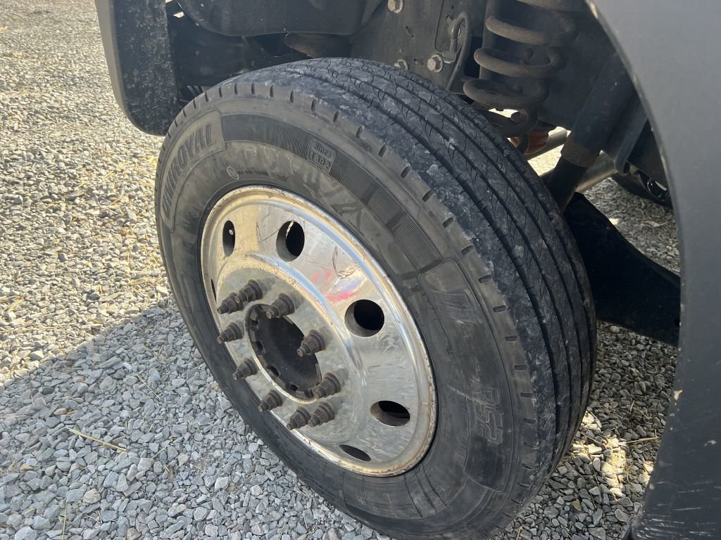 Used 2015 Ford F550 2WD Regular Cab Super Duty image 11