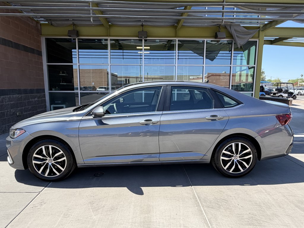 Used 2025 Volkswagen Jetta SE w/ Sunroof Package FWD image 7
