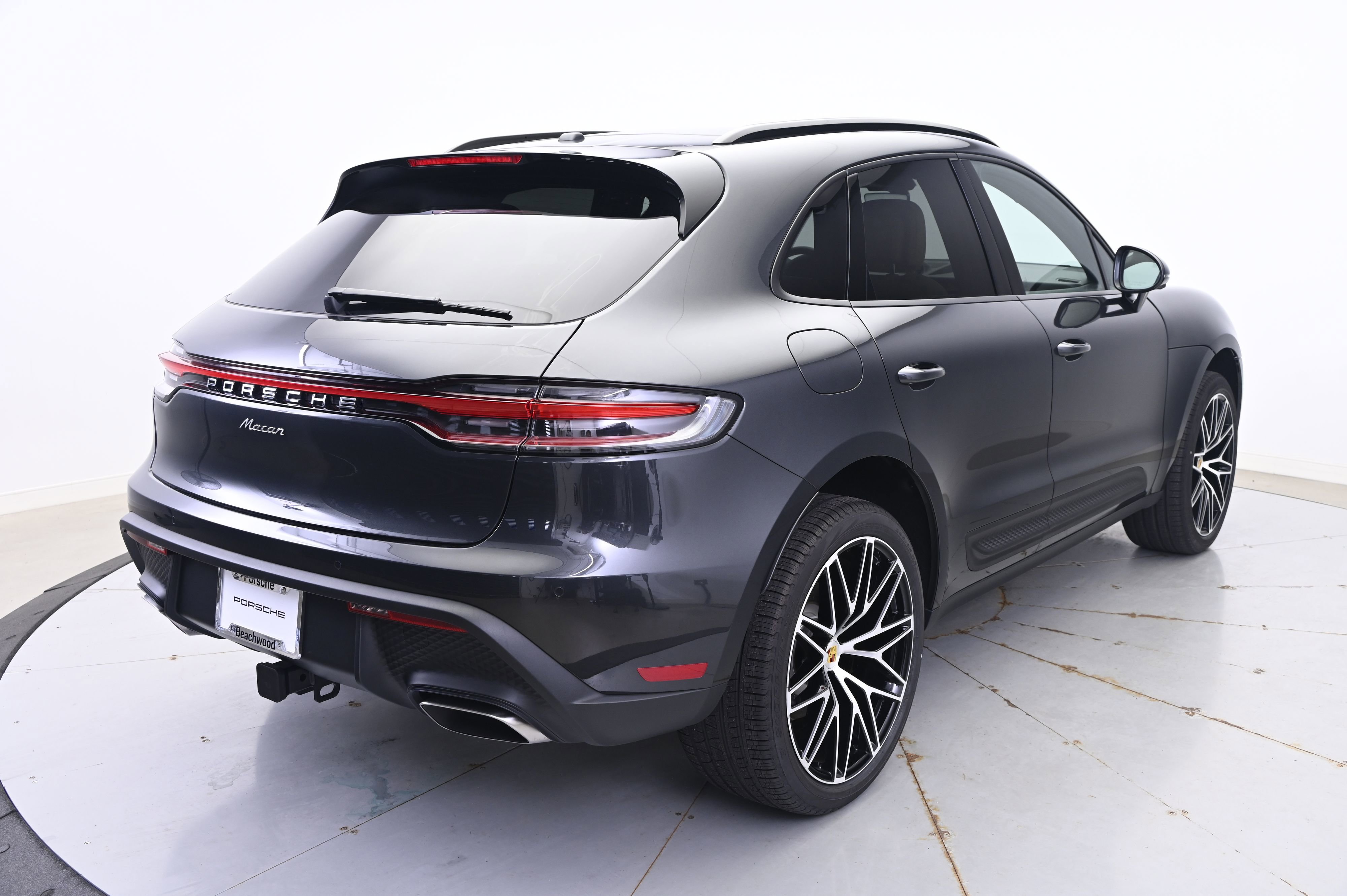 Certified 2025 Porsche Macan image 7