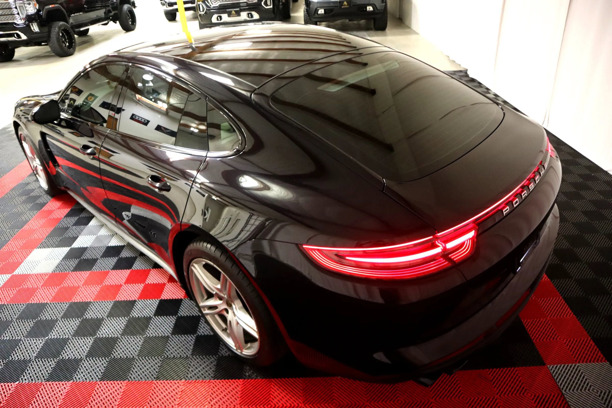 Used 2019 Porsche Panamera w/ Premium Package Plus RWD image 8