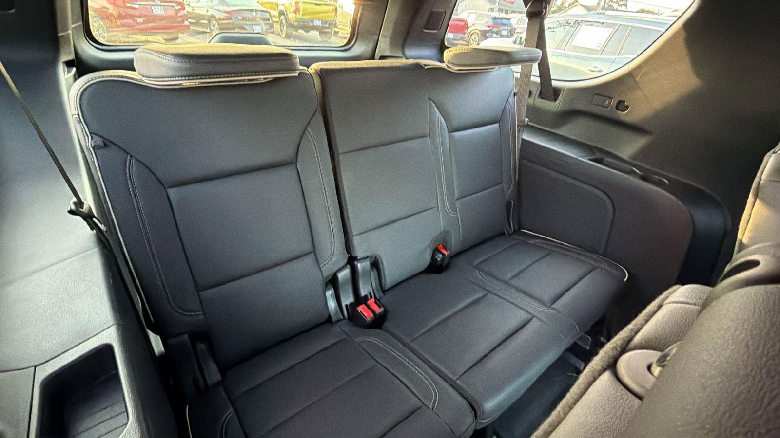 Used 2025 Chevrolet Suburban Premier AWD/4WD image 21