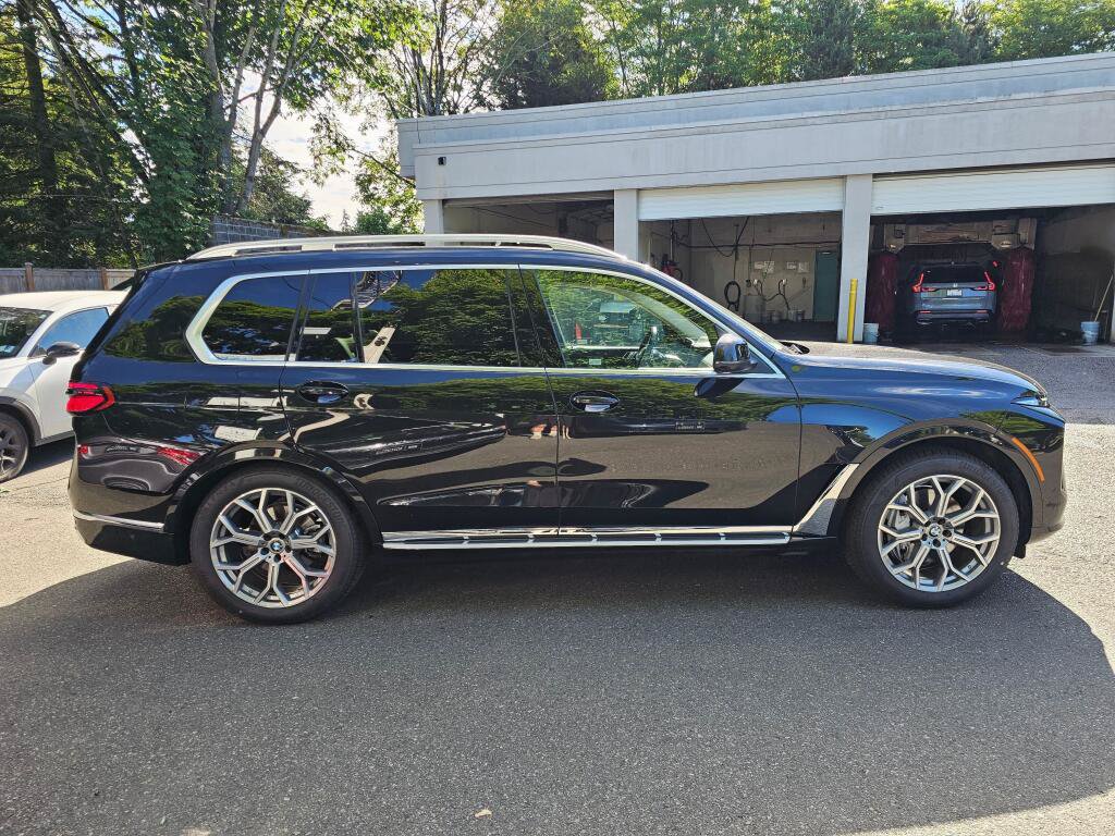Used 2025 BMW X7 xDrive40i AWD/4WD image 8