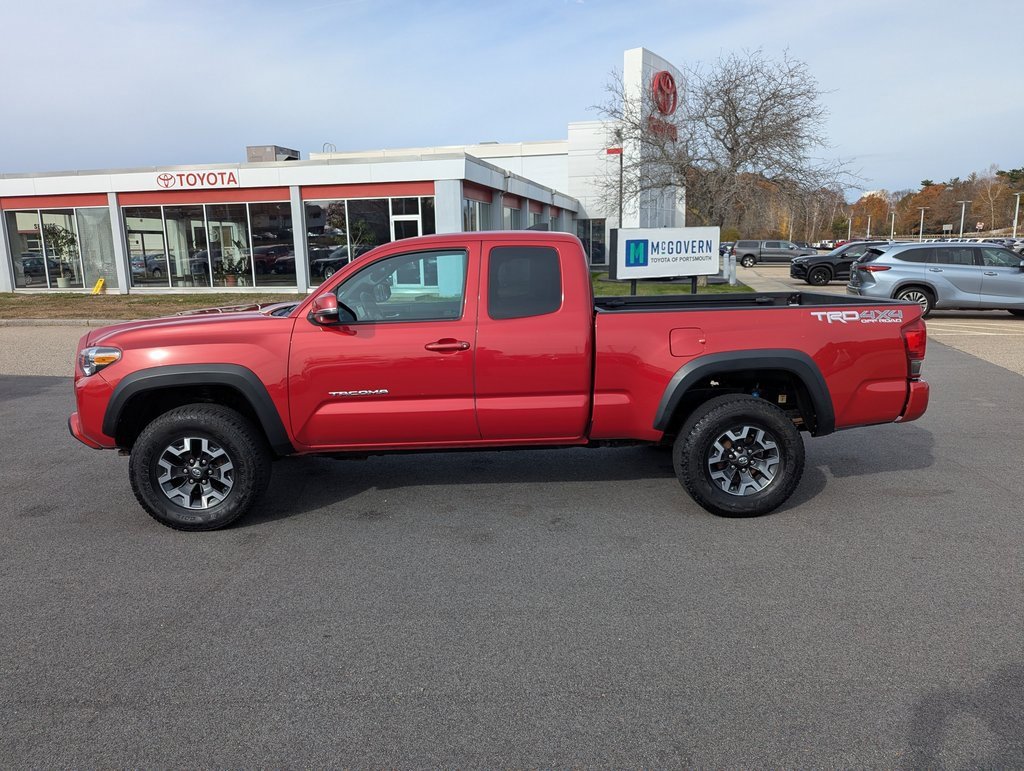Used 2016 Toyota Tacoma TRD Off-Road image 2